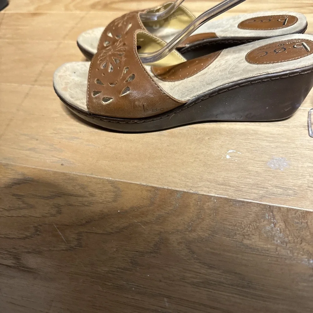 BOC Wedge Sandal Womens 9 Brown Leather Laser Cut Floral Slide Summer Shoes